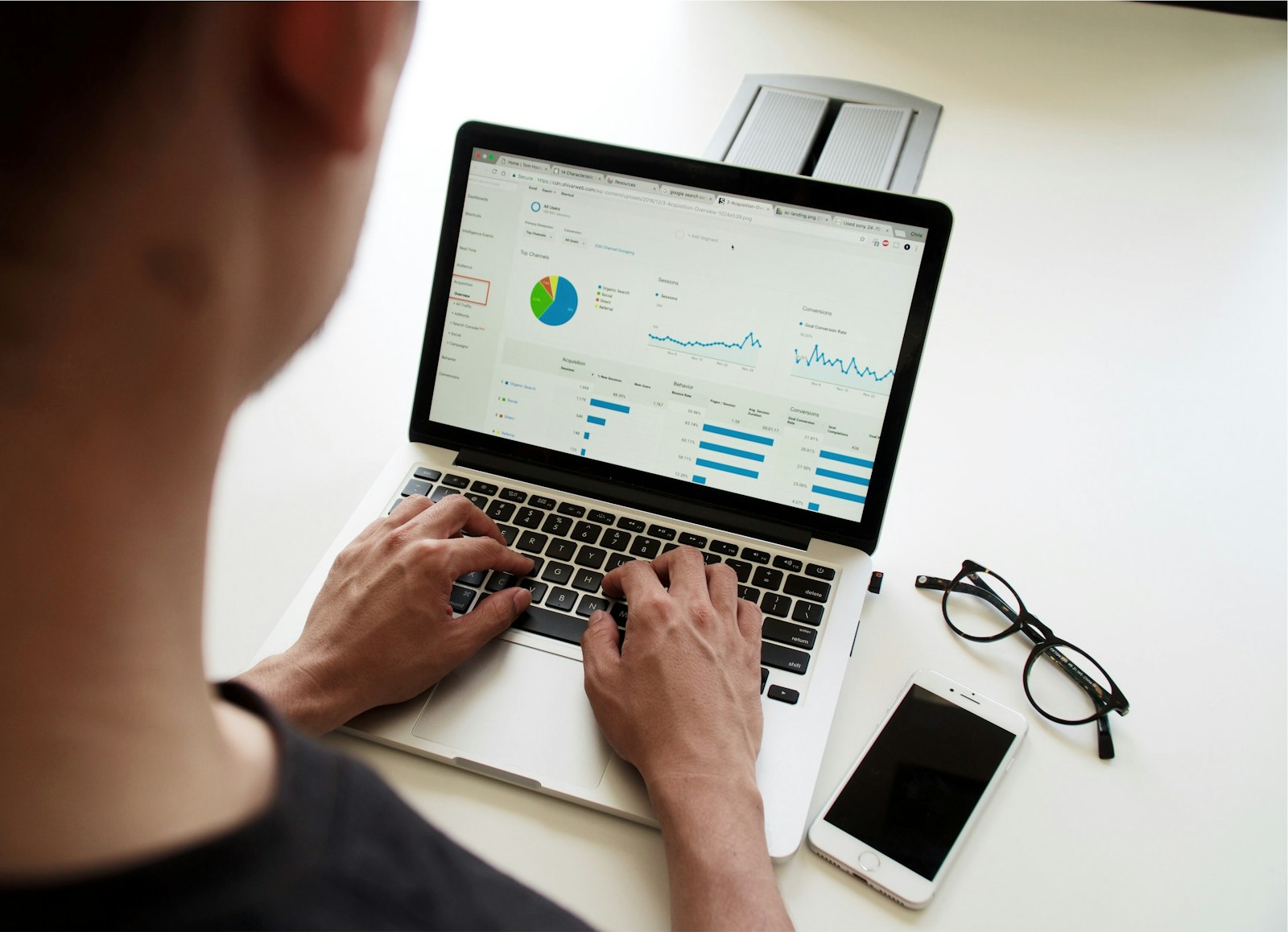 Freelancer managing multiple marketplace dashboards